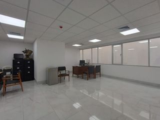 Foto 1 de Venta de Oficina de Estreno, Edificio Titanium, Samborondón-Aurora