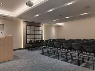 Foto 11 de Venta de Oficina de Estreno, Edificio Titanium, Samborondón-Aurora