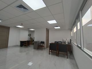 Foto 4 de Venta de Oficina de Estreno, Edificio Titanium, Samborondón-Aurora
