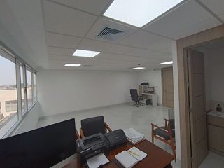 Foto 5 de Venta de Oficina de Estreno, Edificio Titanium, Samborondón-Aurora