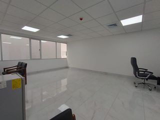 Foto 2 de Venta de Oficina de Estreno, Edificio Titanium, Samborondón-Aurora