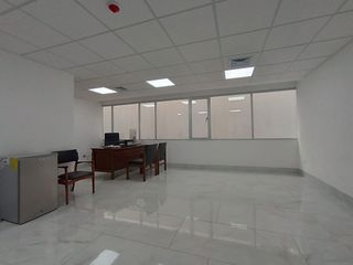Foto 3 de Venta de Oficina de Estreno, Edificio Titanium, Samborondón-Aurora