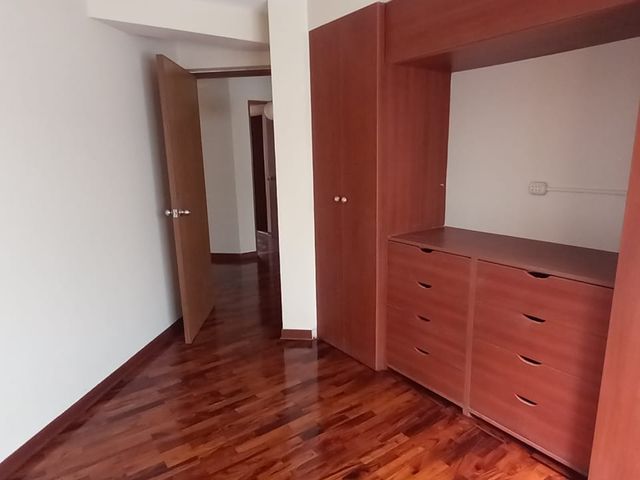 ALQUILER DEPARTAMENTO EN LA AURORA, MIRAFLORES. AMPLIO Y ACOGEDOR!!!