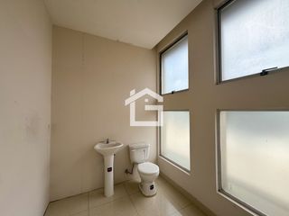 Foto 7 de Local Comercial en Alquiler en 1er Piso Alto en Edificio de Negocios, Unioro, Machala