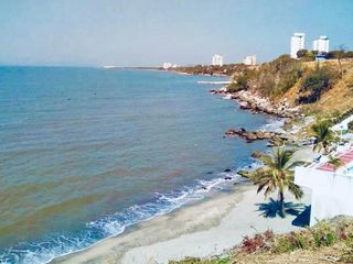 Foto 1 de ALQUILER DE ESPECTACULAR CASA CON VISTA Y SALIDA AL MAR EN PLAYA ALCATRACES/SANTA MARTA