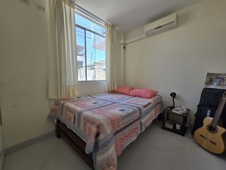 🔥 SE VENDE HERMOSO DEPARTAMENTO AMOBLADO EN 1ER PISO + ESTACIONAMIENTO EN 📍URB. COCOS DEL CHIPE | $130.000