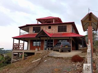 Foto 1 de Venta de Lote con Vivienda de 3 Pisos en Parcelación El Cofre