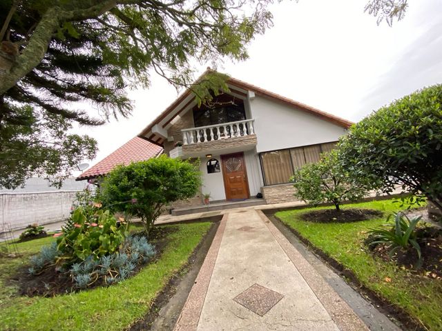 Casa de venta sector la armenia dos con cinco habitaciones