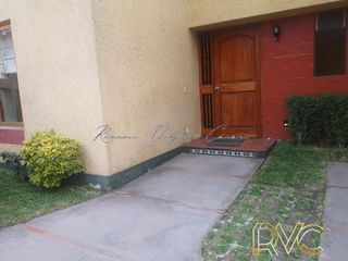 CASA DE 3 PISOS, EN ACOGEDOR CONDOMINIO, 5 HABITACIONES, PRECIO DE OCASION