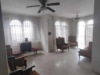 Foto 3 de CASA ESQUINERA EN VENTA