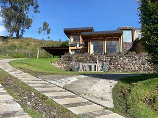 Bella casa de renta Ilalo.  700 mt de terreno, entorno natural