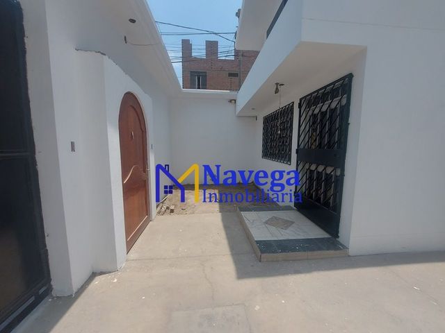 CASA EN ALQUILER DE 3 PISOS CERCA DEL OVALO HUANDOY EN SAN MARTIN DE PORRES