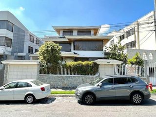 Foto 1 de VENDO DE OPORTUNIDAD LINDA CASA EN EL CONDADO  486M2, LISTA PARA REMODELAR