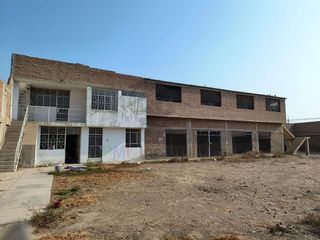Foto 3 de VENTA DE LOCAL COMERCIAL EN ESQUINA Y FRENTE A PARQUE EN FERREÑAFE