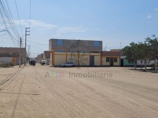 Foto 15 de VENTA DE LOCAL COMERCIAL EN ESQUINA Y FRENTE A PARQUE EN FERREÑAFE