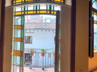 Local de renta en Cuenca, centro colonial, a media cuadra del parque Calderon