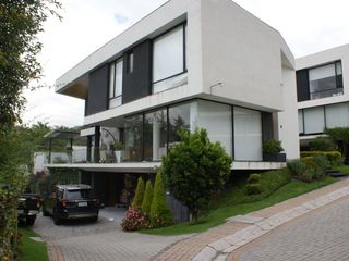 Renta - Arriendo - Casa - Nayon - Piscina - Lujo - Quito