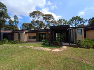 Foto 6 de Beautiful One Level Home with Mountain Views Surrounded by Nature - Gated Community