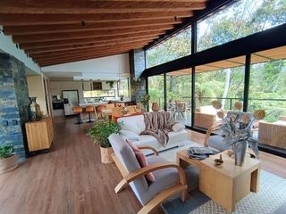 Foto 1 de Beautiful One Level Home with Mountain Views Surrounded by Nature - Gated Community
