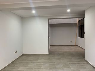 ALQUILER DE OFICINA DE 100 M2, PRIMER PISO, AMPLIOS AMBIENTES, A 100M DEL MEGAPUERTO