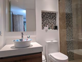 EXCEPCIONAL CASA REMODELADA EN VENTA | 4 HABITACIONES, 6 BAÑOS, 2 OFICINAS, 3 GARAJES, 2 BALCONES, ESTUDIO, TERRAZA, GYM | NIZA - LAS VILLAS - SUBA - BOGOTÁ.