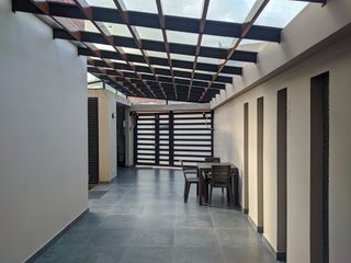 EXCEPCIONAL CASA REMODELADA EN VENTA | 4 HABITACIONES, 6 BAÑOS, 2 OFICINAS, 3 GARAJES, 2 BALCONES, ESTUDIO, TERRAZA, GYM | NIZA - LAS VILLAS - SUBA - BOGOTÁ.
