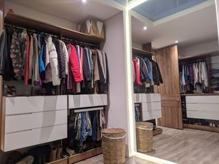EXCEPCIONAL CASA REMODELADA EN VENTA | 4 HABITACIONES, 6 BAÑOS, 2 OFICINAS, 3 GARAJES, 2 BALCONES, ESTUDIO, TERRAZA, GYM | NIZA - LAS VILLAS - SUBA - BOGOTÁ.