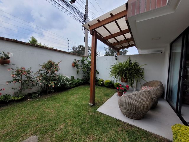 Casa en Venta en conjunto privado - Puembo