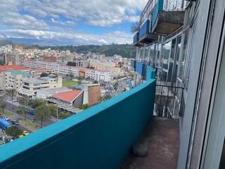 Foto 1 de Oficina en renta frente a la PUCE, 12 de Octubre y Veintimilla 65m2