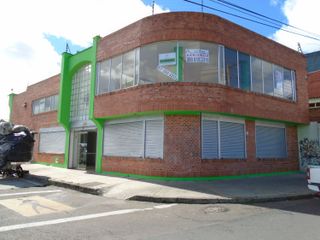 Casa esquinera Comercial para arriendo en San Cristobal Norte
