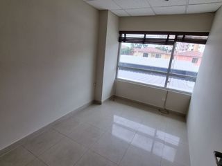 Oficina en Alquiler Parque Empresarial Colón, 55 m², 3 Ambientes,1 bañ,1 Parqueo.
