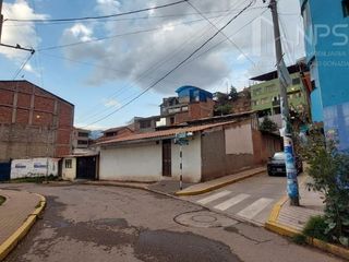 CASA EN VENTA EN ESQUINA FRENTE AL PARQUE RECREACIONAL AGUA BUENA- CUSCO