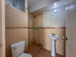 3 Habitaciones - 2 baños – Buen estado – Con Cochera