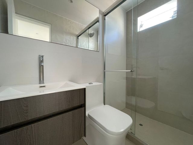 EN ALQUILER PRECIOSA Y MODERNA CASA LLENA DE DETALLES EN BRISAS DE VILLA