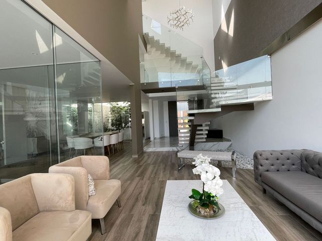 EN ALQUILER PRECIOSA Y MODERNA CASA LLENA DE DETALLES EN BRISAS DE VILLA