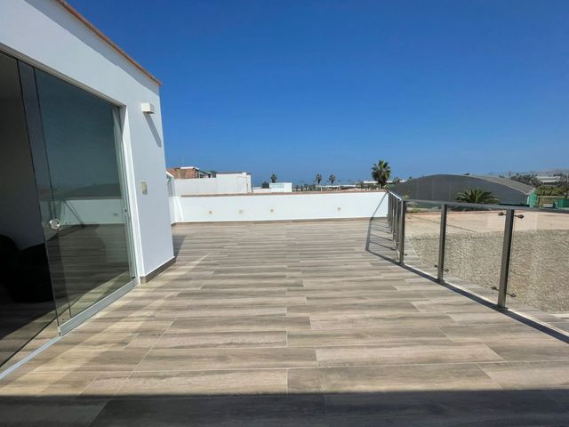 EN ALQUILER PRECIOSA Y MODERNA CASA LLENA DE DETALLES EN BRISAS DE VILLA