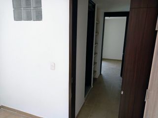 SE VENDE REMODELADA CASA FAMILIAR. 80 M2.