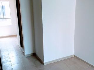 SE VENDE REMODELADA CASA FAMILIAR. 80 M2.