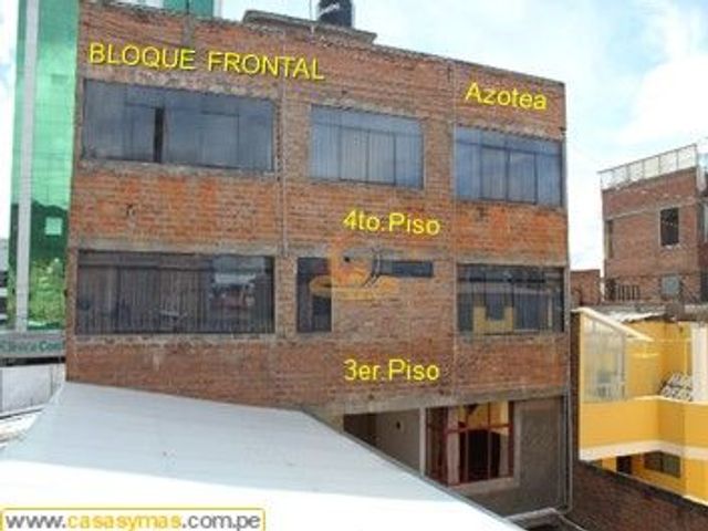 VENDO INMUEBLE FRENTE A LA CLINICA CAYETANO - HUANCAYO