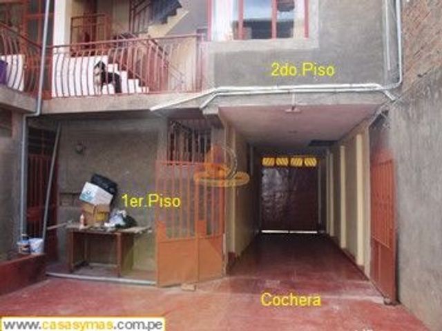 VENDO INMUEBLE FRENTE A LA CLINICA CAYETANO - HUANCAYO