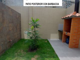 En Machala se Vende Linda Casa Estilo Minimalista con Finos Acabados de 3 dormitorios, 4 baños completos, Estudio y Garaje para 2 Vehiculos