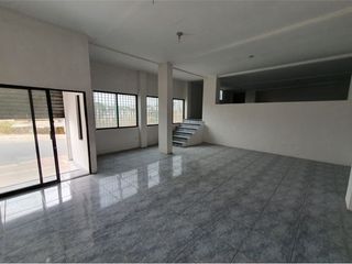 Foto 4 de Local Comercial De Alquiler En Manta Zona Sur