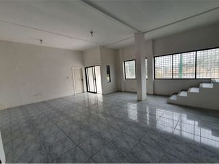 Foto 5 de Local Comercial De Alquiler En Manta Zona Sur