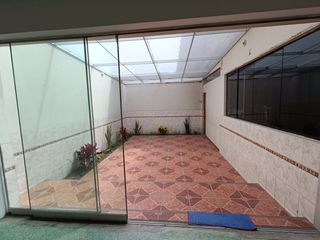 Casa de 03 Pisos Frente a Parque Los Héroes - Zona D - San Juan de Miraflores