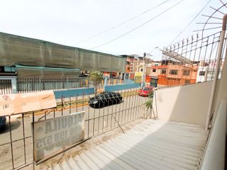 Casa de 03 Pisos Frente a Parque Los Héroes - Zona D - San Juan de Miraflores