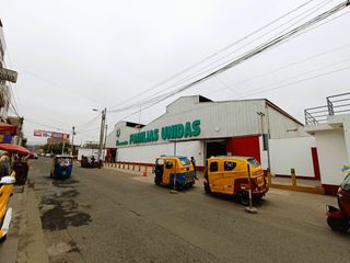 Casa de 03 Pisos Frente a Parque Los Héroes - Zona D - San Juan de Miraflores