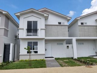 Foto 1 de Venta de casa en etapa Soleana de Casalaguna- Casa Camelia a pocos minutos Riocentro Dorado, La Aurora