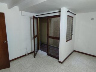 Casa con tres apartamentos totalmente  independientes.