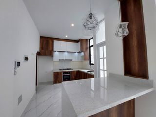 HERMOSA CASA CON PISCINA EN VENTA