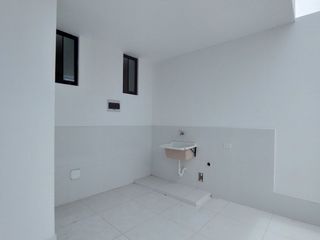 HERMOSA CASA CON PISCINA EN VENTA